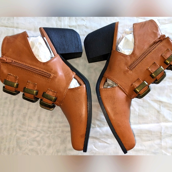 Sacred Heart Sargeant 3 Buckle Women's Booties - Picture 4 of 13